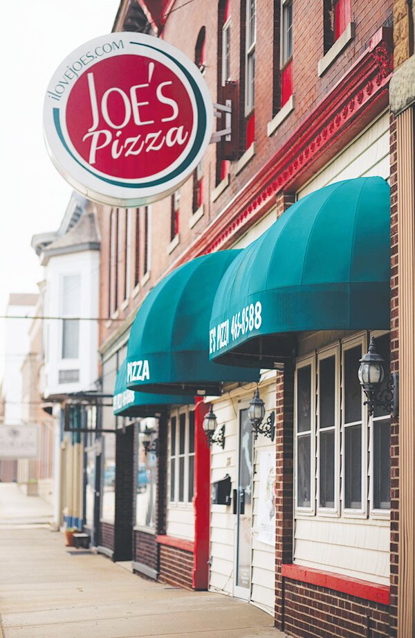A familiar sight to generations of Paris, and a destination for those who come back to the community, is Joe’s Pizza on West Court Street. The restaurant, established by the Giuseppe “Joe” and Maria Pia Vitale in 1973, is marking 50 years in business this weekend.